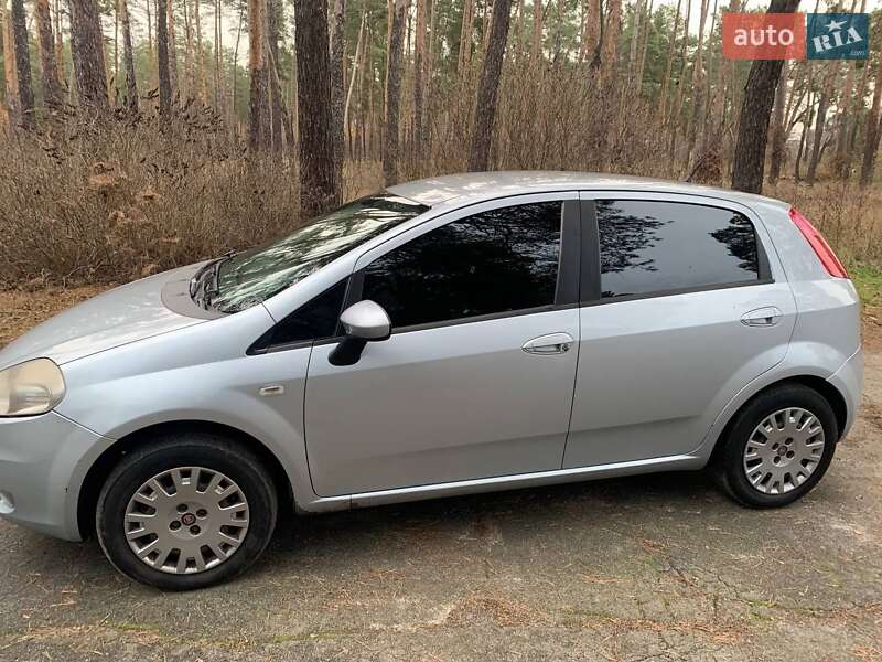 Хетчбек Fiat Punto 2009 в Києві