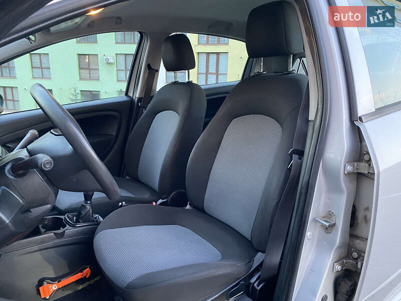 Хэтчбек Fiat Punto 2010 в Ровно фото 13 Хэтчбек Fiat Punto 2010 в Ровно