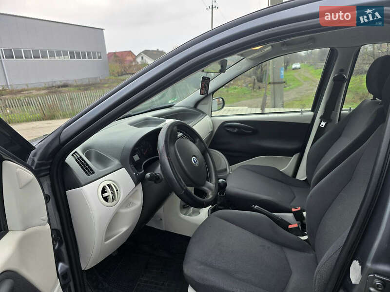 Хетчбек Fiat Punto 2004 в Новоселиці фото 10 Хетчбек Fiat Punto 2004 в Новоселиці