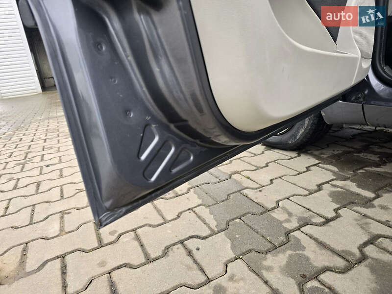 Хетчбек Fiat Punto 2004 в Новоселиці фото 11 Хетчбек Fiat Punto 2004 в Новоселиці