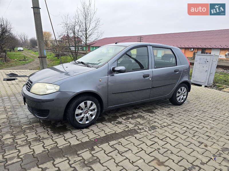 Хетчбек Fiat Punto 2004 в Новоселиці фото 4 Хетчбек Fiat Punto 2004 в Новоселиці