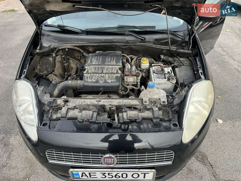 Хетчбек Fiat Punto 2009 в Дніпрі