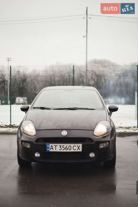 Хетчбек Fiat Punto 2012 в Івано-Франківську