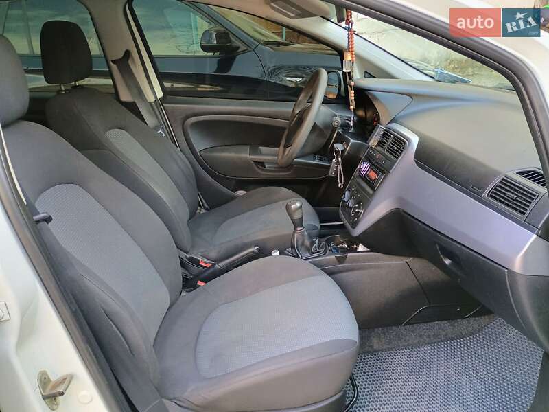 Хэтчбек Fiat Punto 2010 в Ивано-Франковске фото 8 Хэтчбек Fiat Punto 2010 в Ивано-Франковске