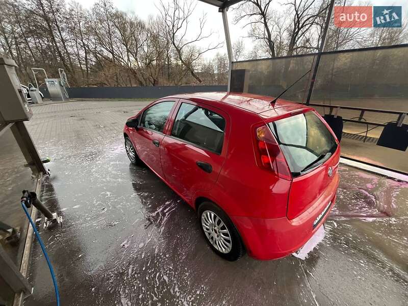 Хетчбек Fiat Punto 2009 в Бородянці