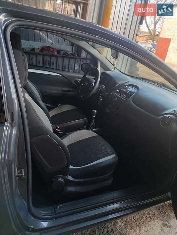 Хэтчбек Fiat Punto 2012 в Виннице