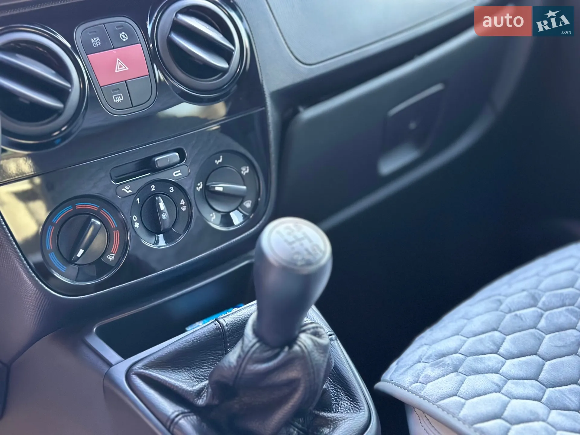 2010 Fiat Qubo - мініатюра 16