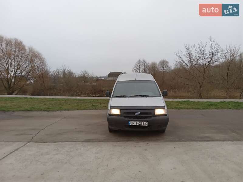 Минивэн Fiat Scudo 2000 в Остроге
