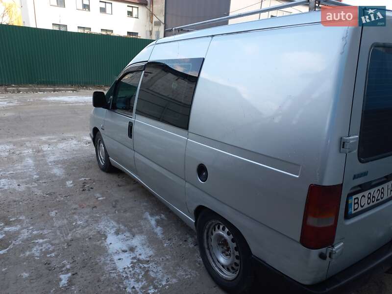 Вантажний фургон Fiat Scudo 2004 в Львові