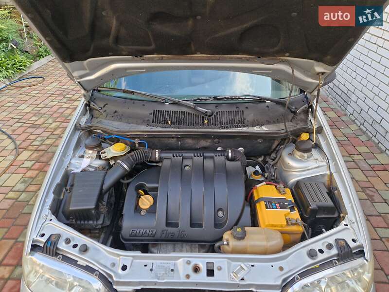 Седан Fiat Siena 2004 в Черкассах
