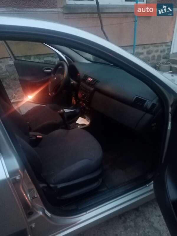 Хэтчбек Fiat Stilo 2004 в Ужгороде