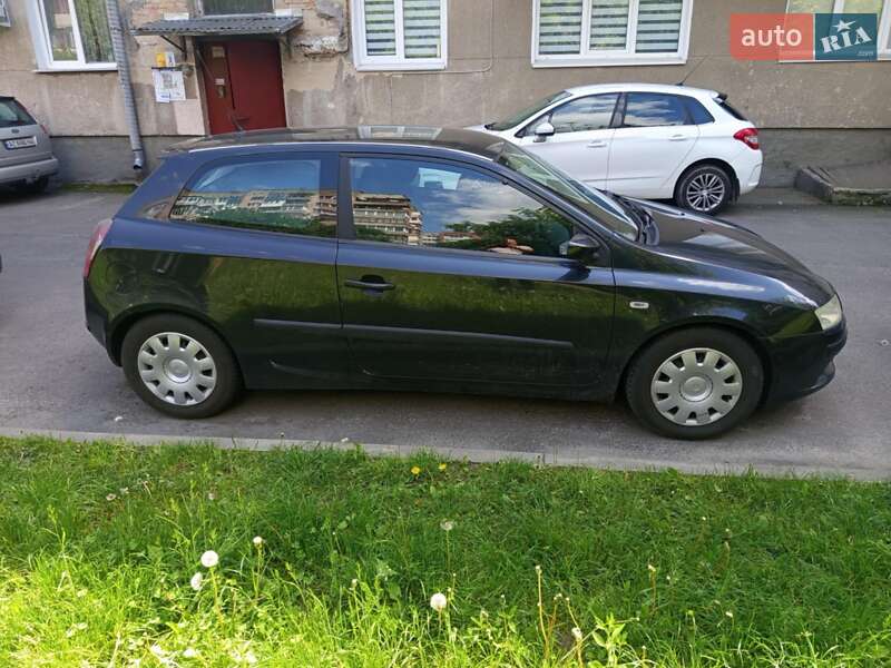 Хэтчбек Fiat Stilo 2003 в Луцке