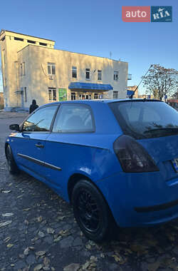 Хэтчбек Fiat Stilo 2003 в Каменском