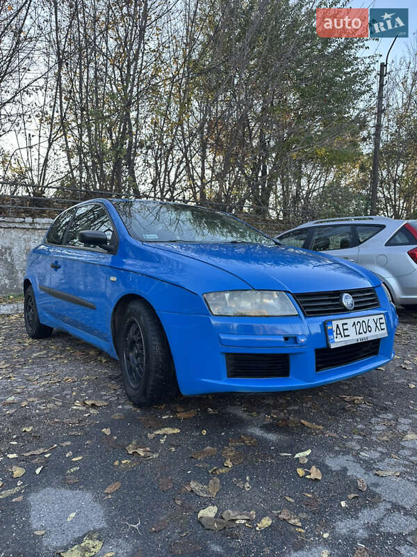 Хэтчбек Fiat Stilo 2003 в Каменском