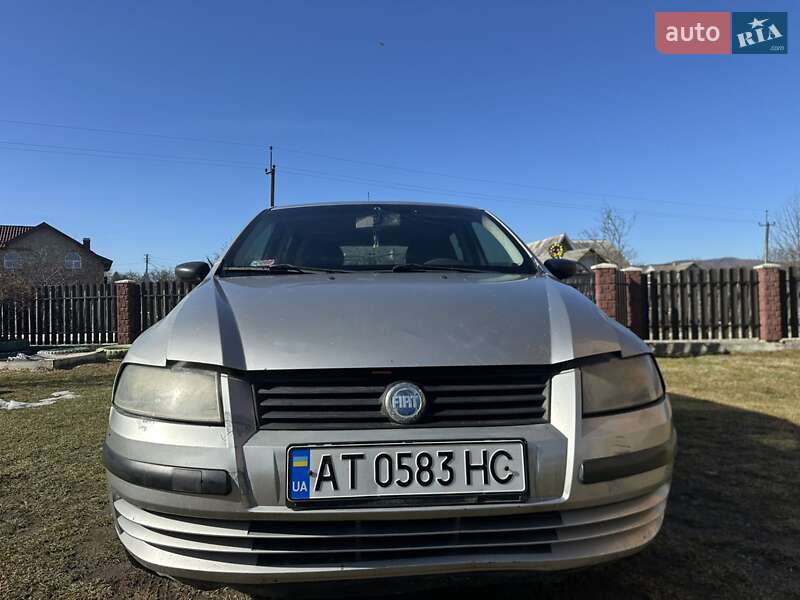 Хетчбек Fiat Stilo 2003 в Надвірній