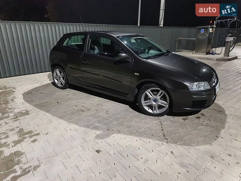 Хетчбек Fiat Stilo 2006 в Кагарлику