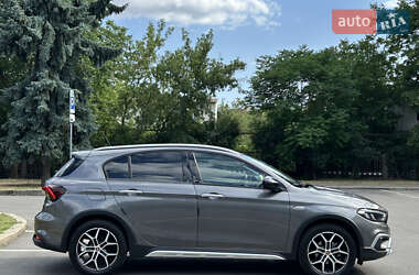 Хэтчбек Fiat Tipo Cross 2020 в 
