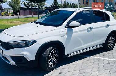 Хэтчбек Fiat Tipo Cross 2022 в 