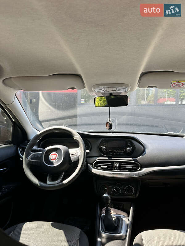 Седан Fiat Tipo 2019 в Ужгороді