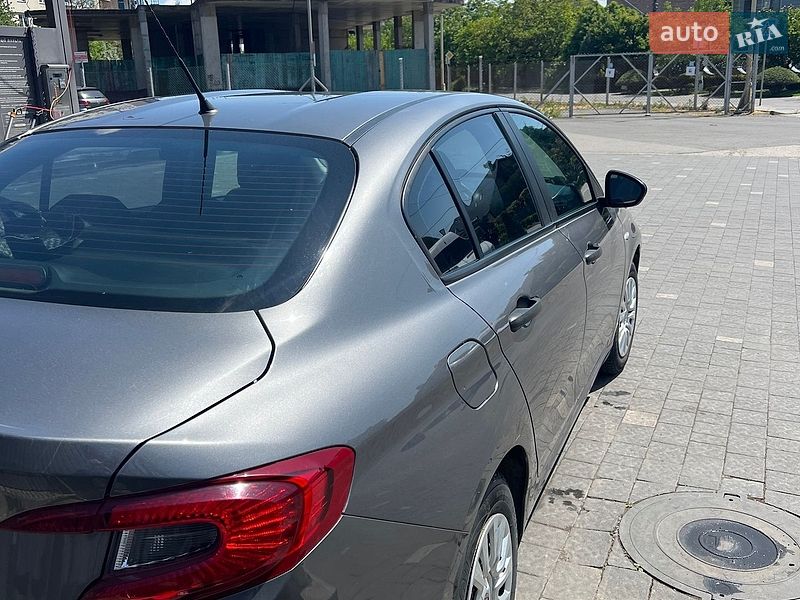 Седан Fiat Tipo 2021 в Ужгороді