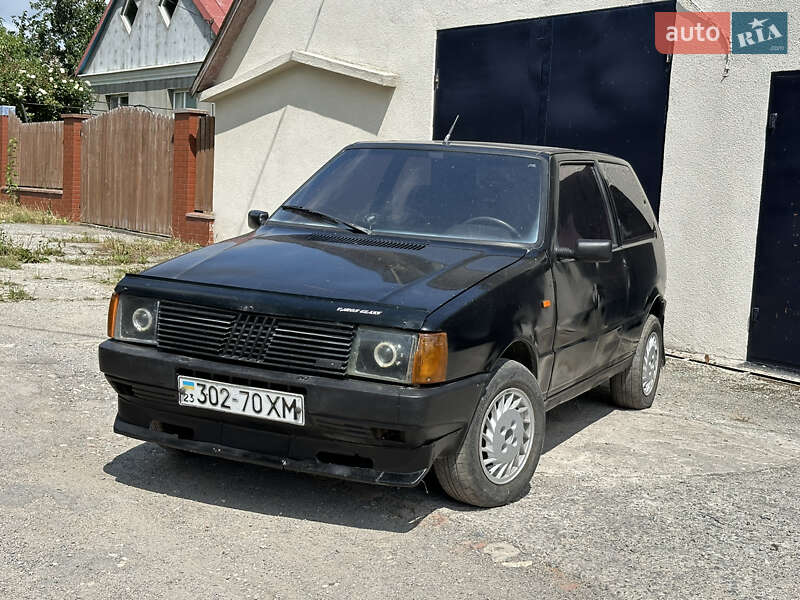Хетчбек Fiat Uno 1988 в Городку