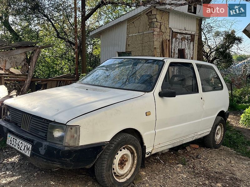 Хэтчбек Fiat Uno 1988 в Черновцах