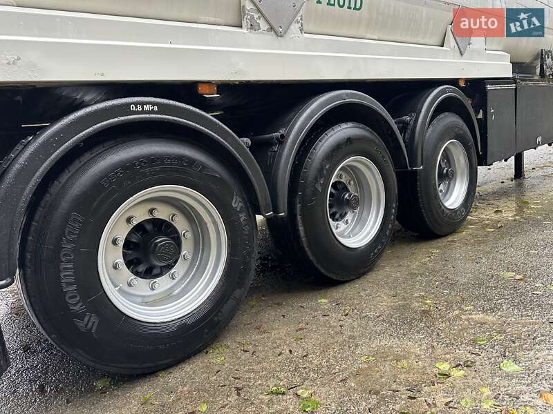 Цистерна полуприцеп Fluid CSP 1997 в Хусте