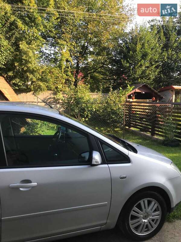 Минивэн Ford C-Max 2003 в Сваляве