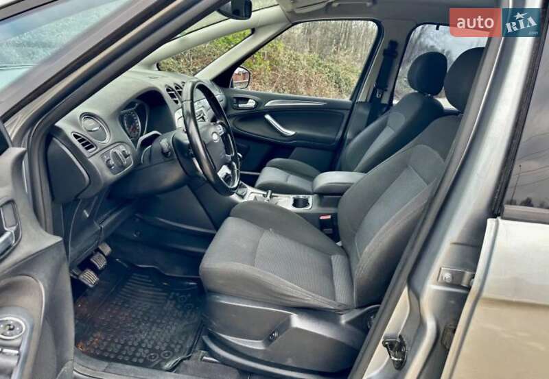 Минивэн Ford C-Max 2009 в Киеве