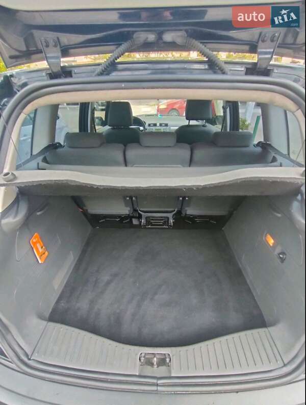 Мінівен Ford C-Max 2005 в Нововолинську