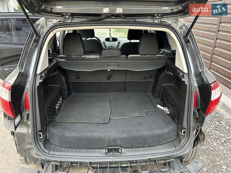 Минивэн Ford C-Max 2015 в Вишневом