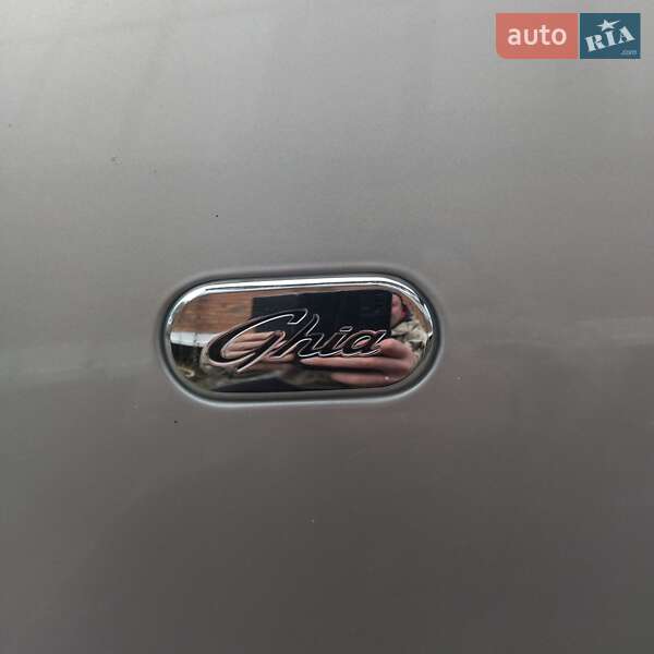 Минивэн Ford C-Max 2006 в Ромнах