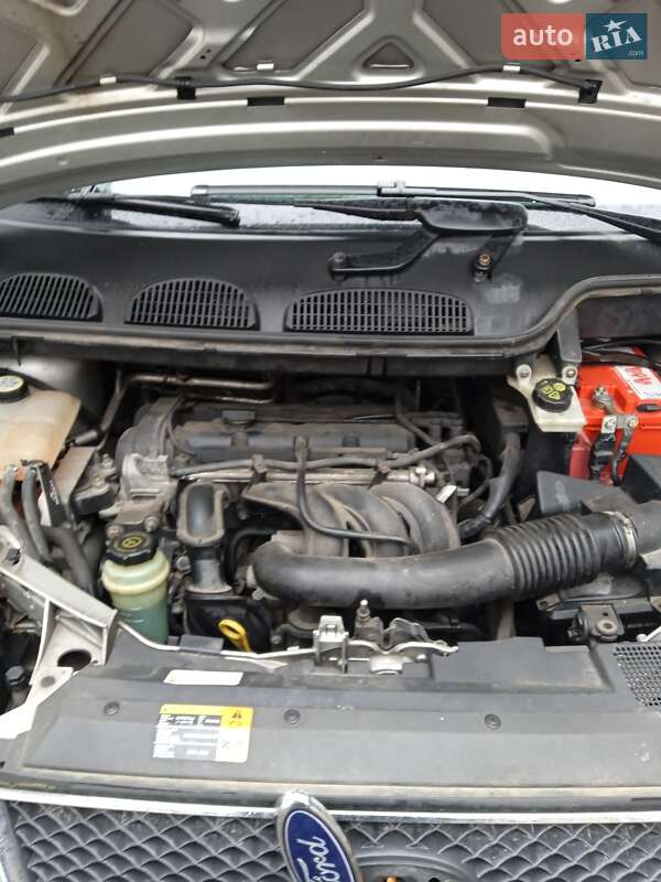 Мінівен Ford C-Max 2004 в Чернівцях