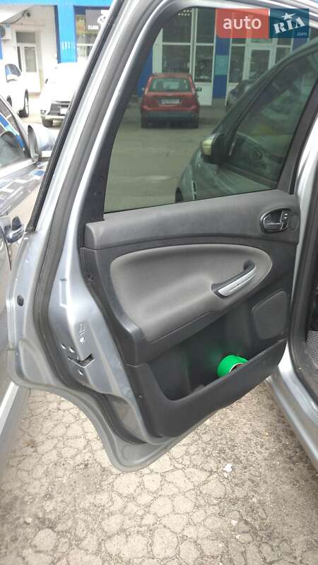 Минивэн Ford C-Max 2008 в Киеве
