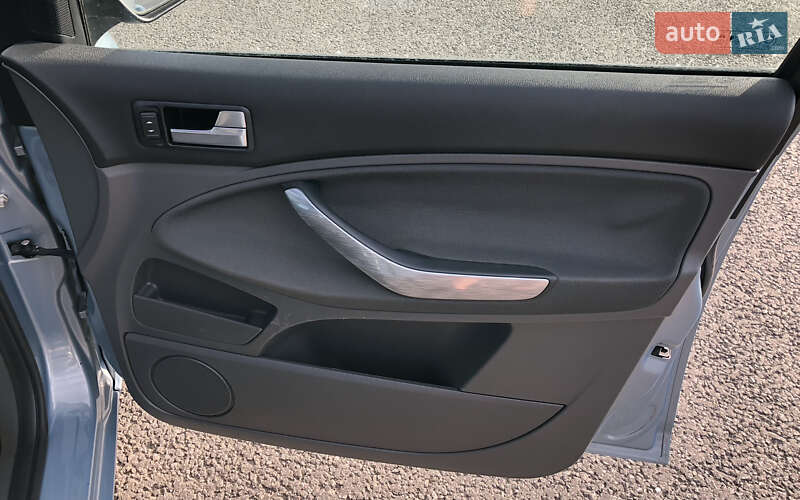 Минивэн Ford C-Max 2008 в Ромнах