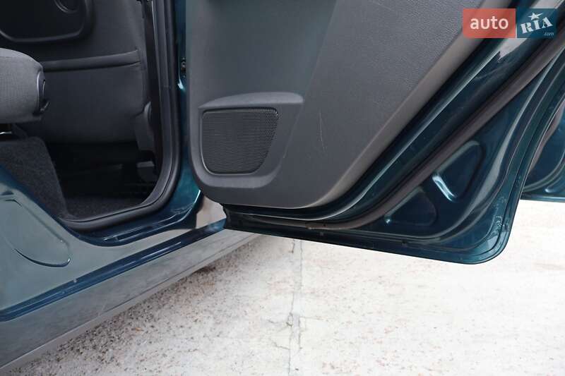 Минивэн Ford C-Max 2006 в Черняхове