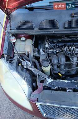 Минивэн Ford C-Max 2004 в  фото 15 Минивэн Ford C-Max 2004 в