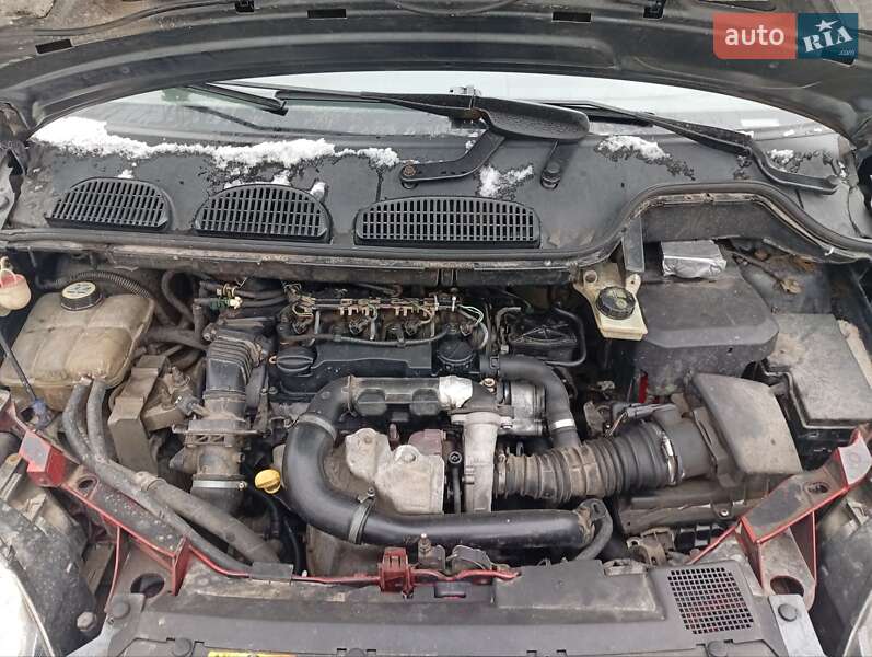 Минивэн Ford C-Max 2004 в Деражне