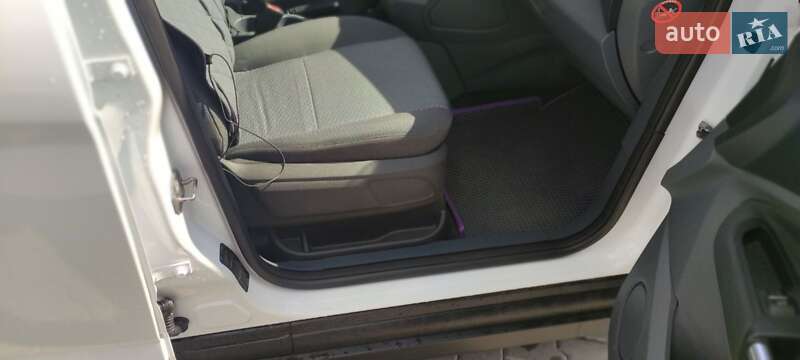 Минивэн Ford C-Max 2013 в Шумске