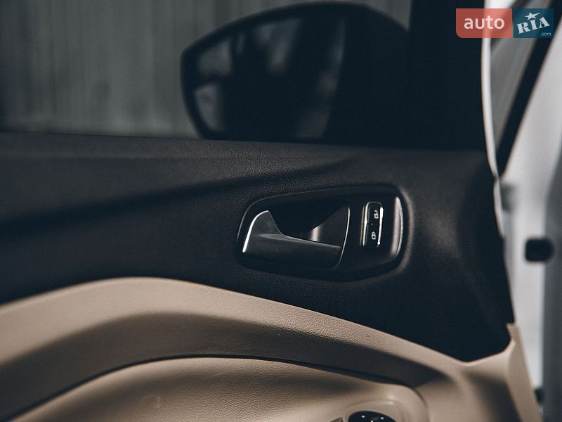Минивэн Ford C-Max 2015 в Измаиле