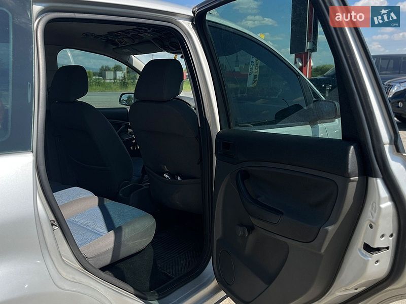Минивэн Ford C-Max 2008 в Мукачево