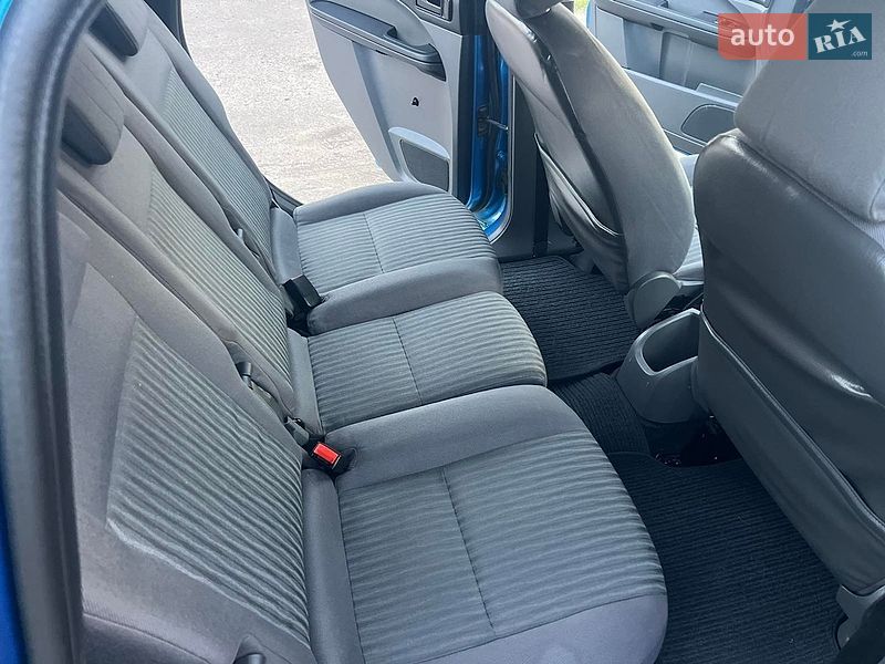 Минивэн Ford C-Max 2004 в Измаиле