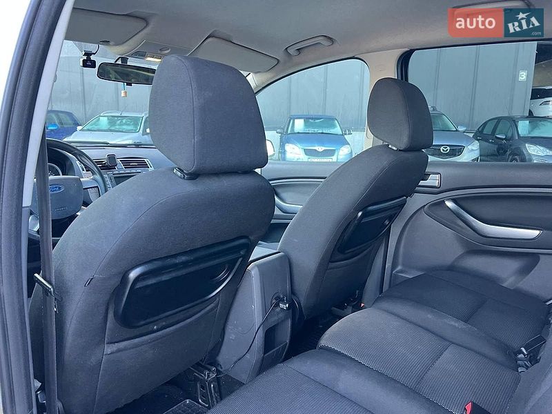 Минивэн Ford C-Max 2010 в Львове