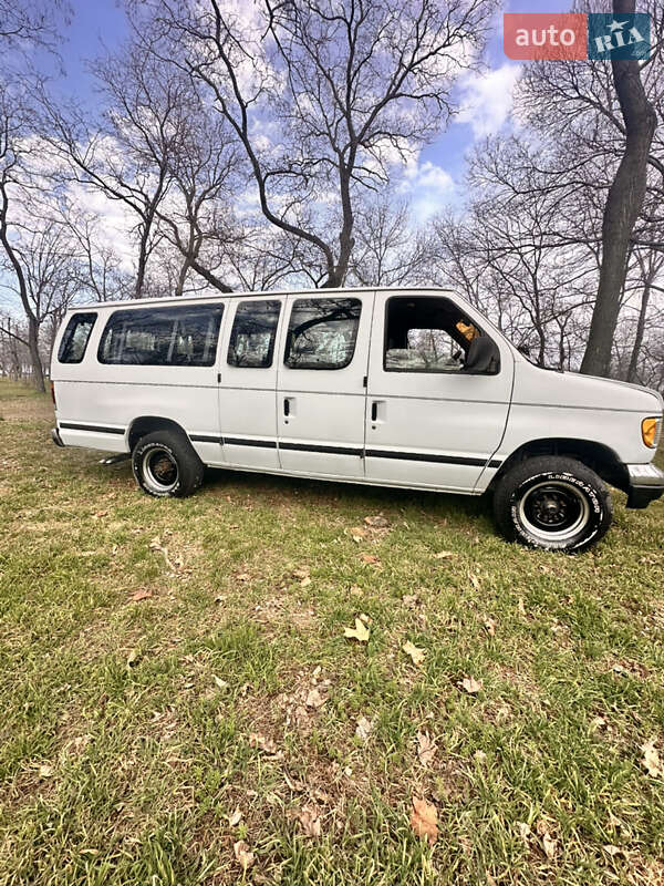 Микроавтобус Ford Club Wagon 1994 в Одессе фото Микроавтобус Ford Club Wagon 1994 в Одессе