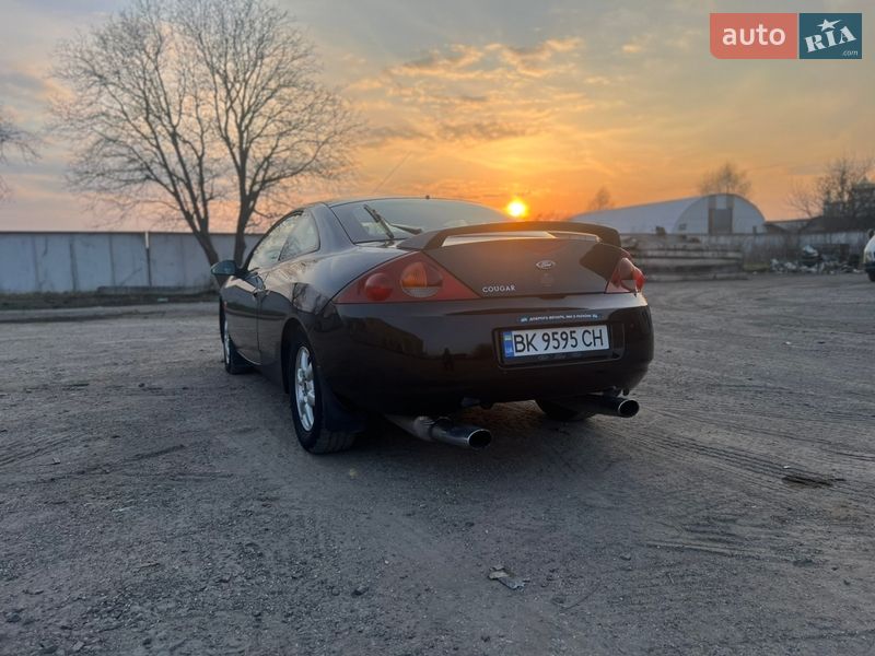 Купе Ford Cougar 1999 в Дубні