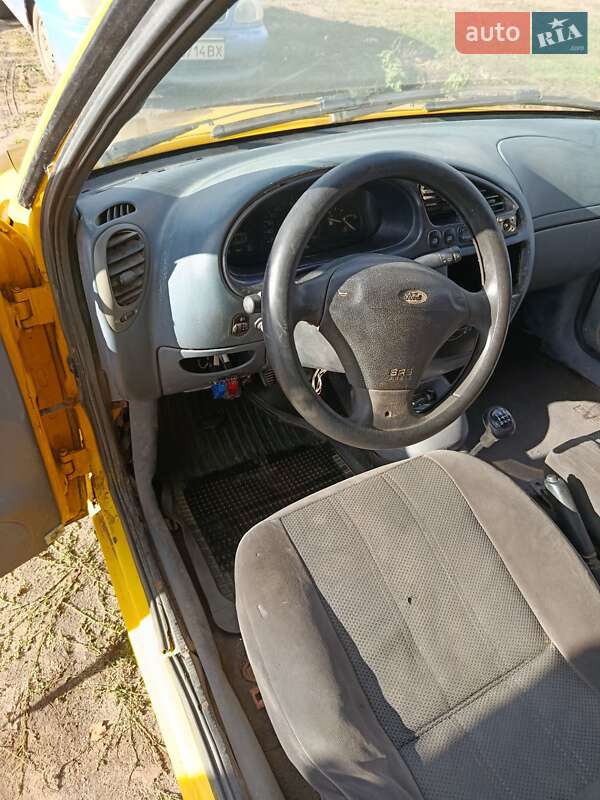 Мінівен Ford Courier 1998 в Монастирищеві