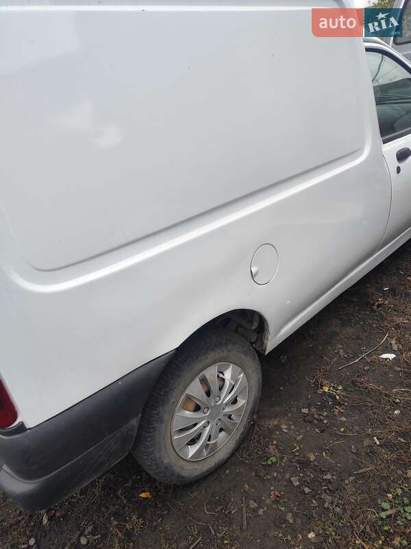 Грузовой фургон Ford Courier 1998 в Кельменцах