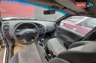 Седан Ford Courier 2000 в Олевську