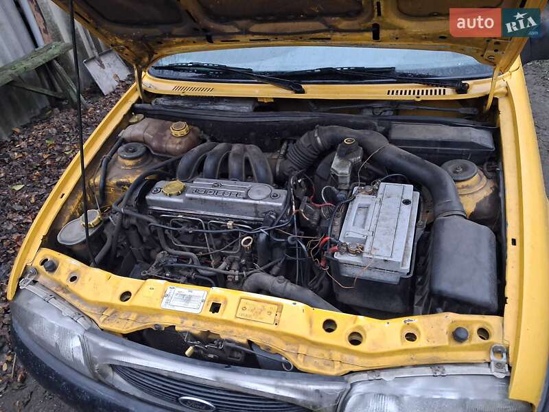 Грузовой фургон Ford Courier 1998 в Решетиловке