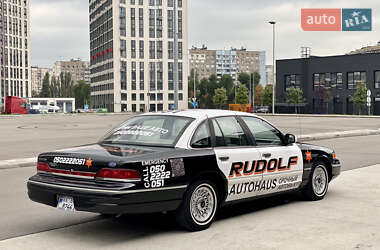 Седан Ford Crown Victoria 1994 в Киеве